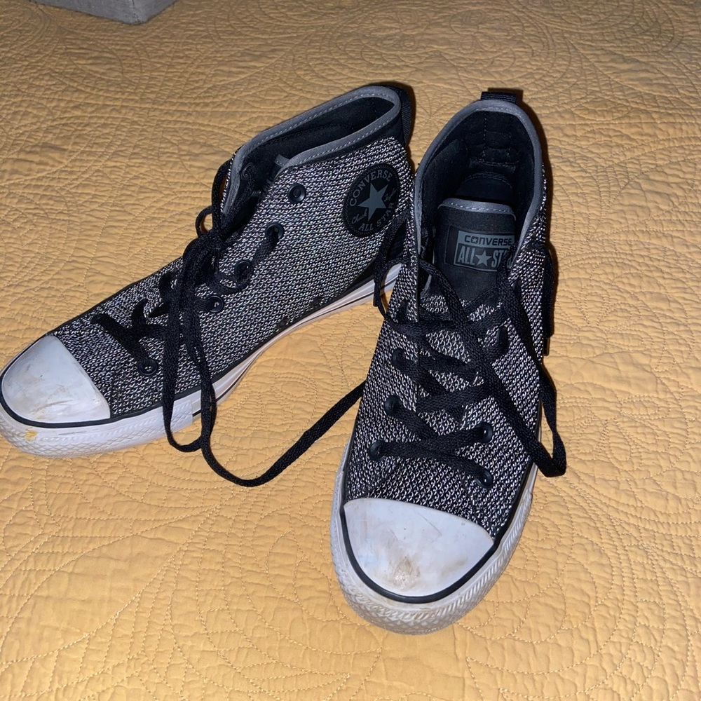 Men’s black converse